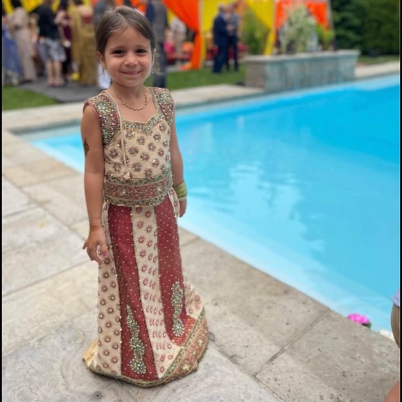 Kids matching Indian clothing/ lehengas - Picture 3 of 6